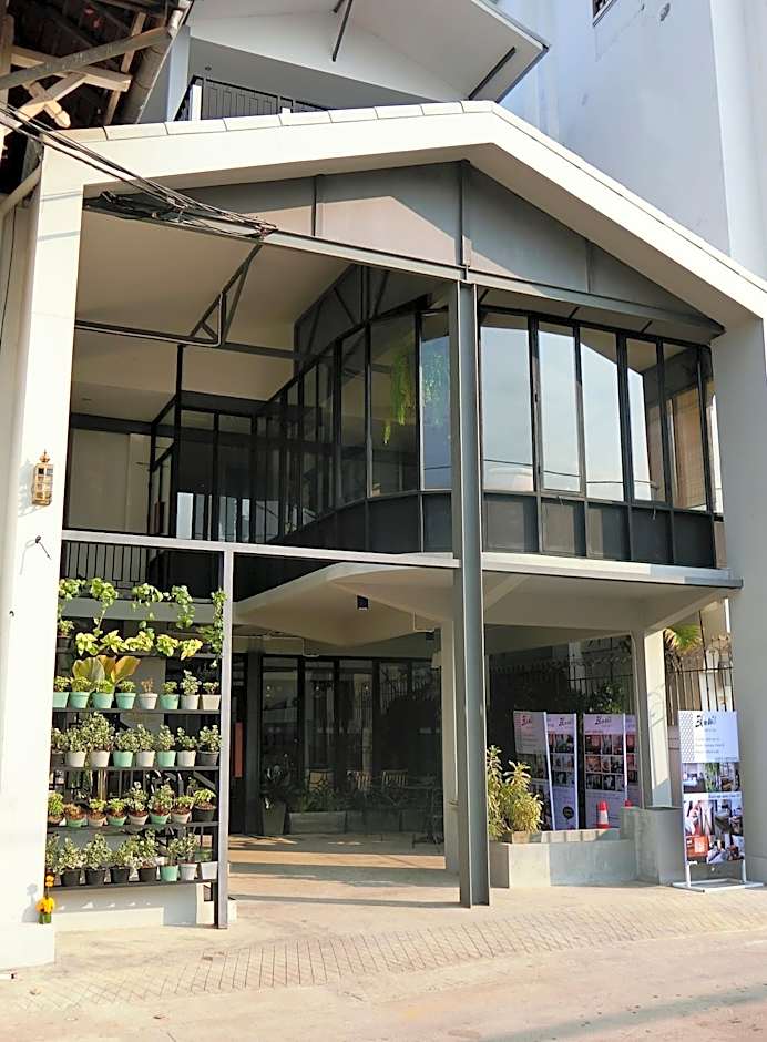 Bloom Boutique Hotel & Cafe