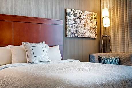 Room, 1 King Bed with Sofa bed (Mobility Accessible, Tub) (1 King Bed and 1 Double Sofa Bed)