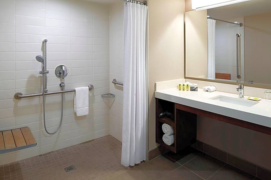 Delta Hotels by Marriott Kingston Waterfront