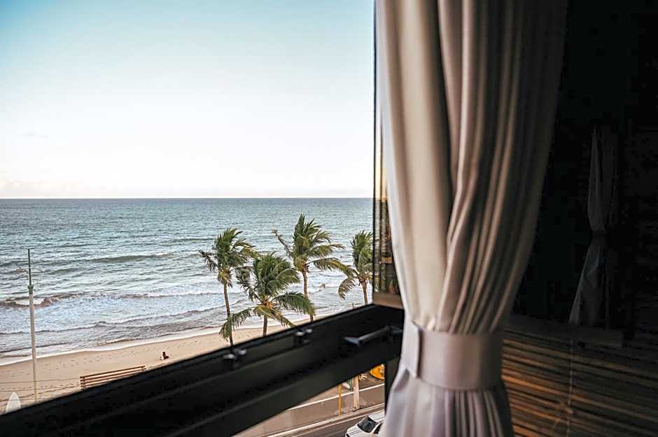 Loft beira-mar com frente e vista para o mar