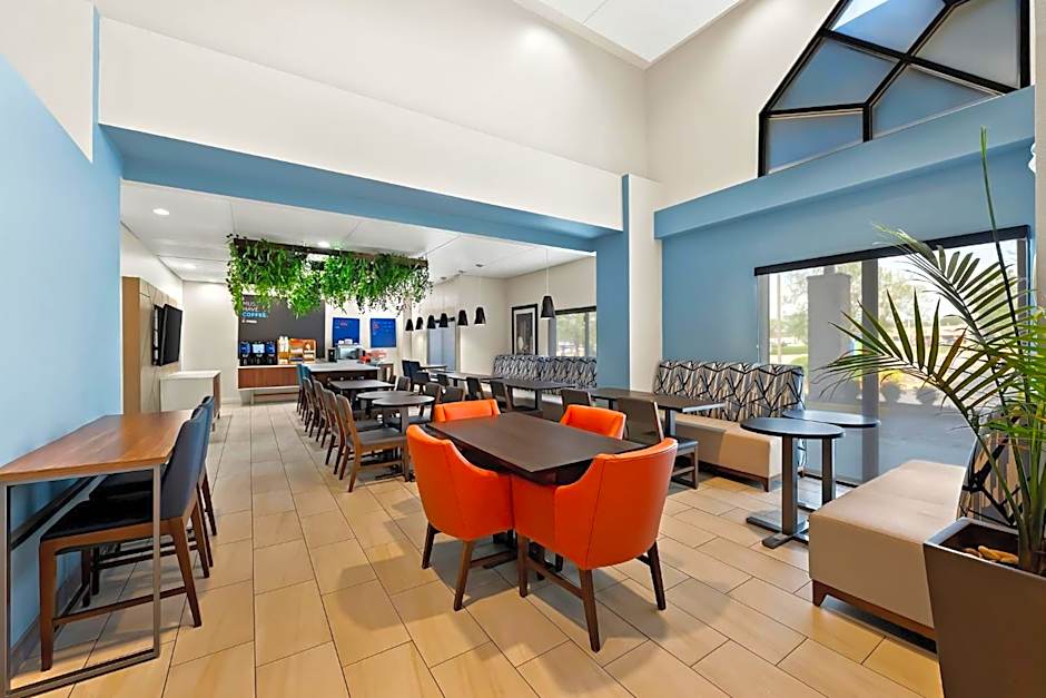 Holiday Inn Express & Suites Raleigh NE - Medical Ctr Area by IHG
