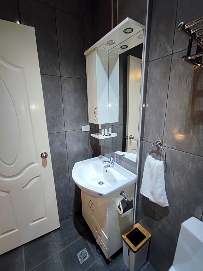 Bonsai Jacuzzi Suites