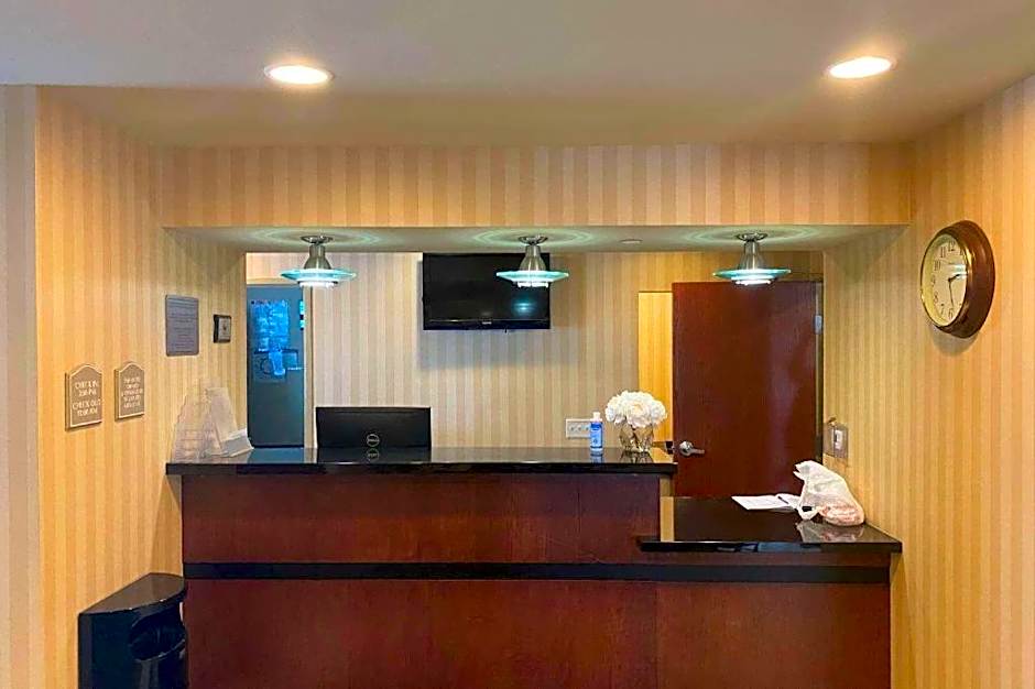 AmericInn by Wyndham Oshkosh