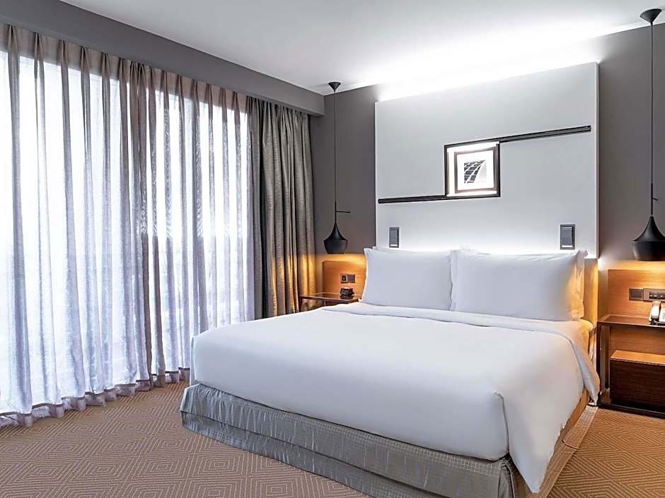 Photo 1 of 5 of Superior 1 King Bed