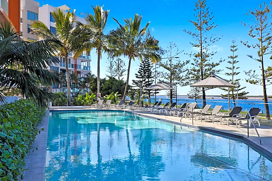 Silvershore Apartments on the Broadwater