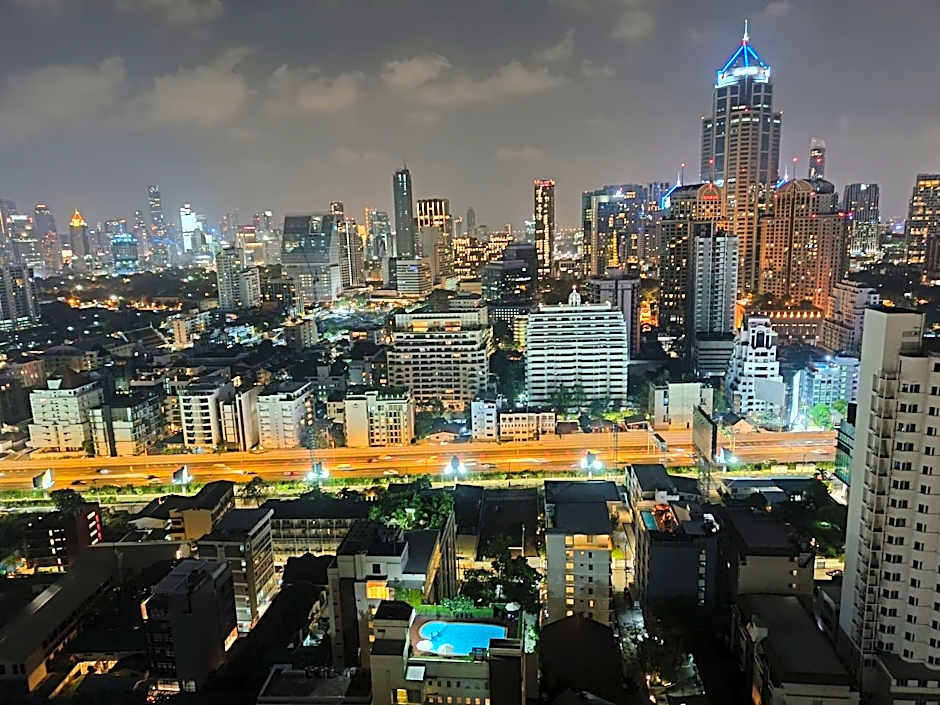 Omni Tower Nana Bangkok - Serviced Apartment on Sukhumvit Soi 4