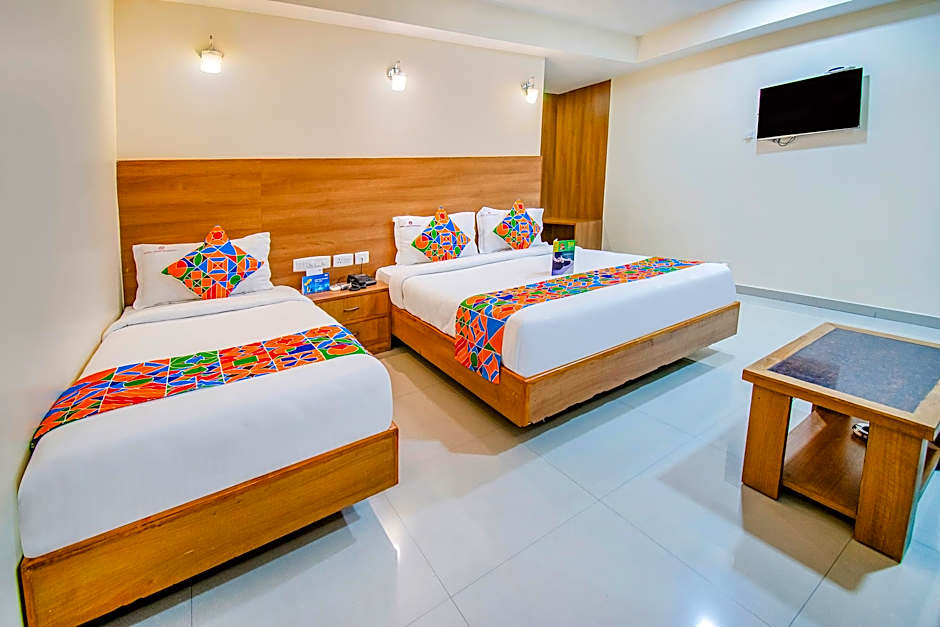 FabHotel Jansi Deluxe - Nr. Gandhipuram Bus stand