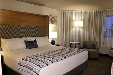 1 King Bed Mobility/Hearing Accessible Room Roll-In Shower Non-Smoking