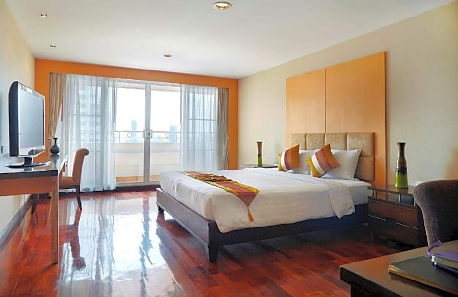 S.M. GRANDE RESIDENCE