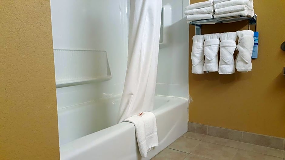 Microtel by Wyndham Bentonville