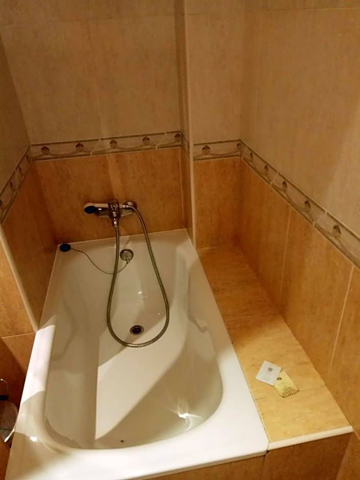 Hostal Restaurante Raton