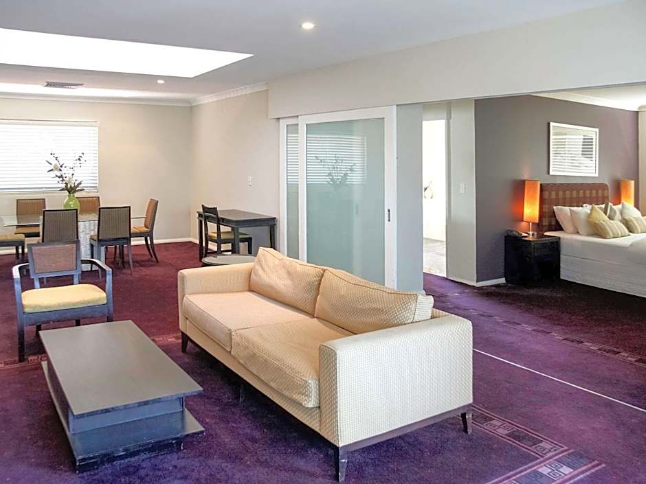 Ramada Hotel & Suites Sydney Cabramatta