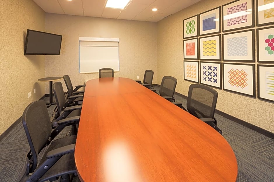 Holiday Inn Express Hotel & Suites Grand Blanc, an IHG Hotel