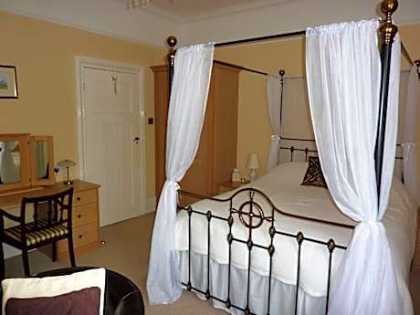 King-Ensuite with Shower