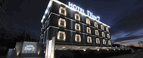 HOTEL Dior7