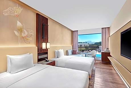 Deluxe Guest room, 2 Twin, Pool view