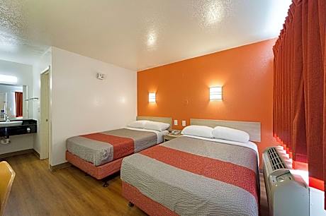 2 Full Beds | Non-Smoking, Micfridge