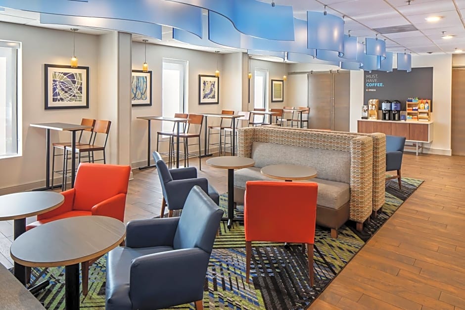 Holiday Inn Express Atlanta Airport-College Park, an IHG Hotel