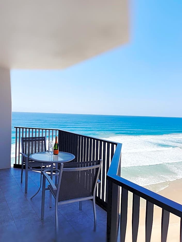 Golden Sands on the Beach - Absolute Beachfront Apartments