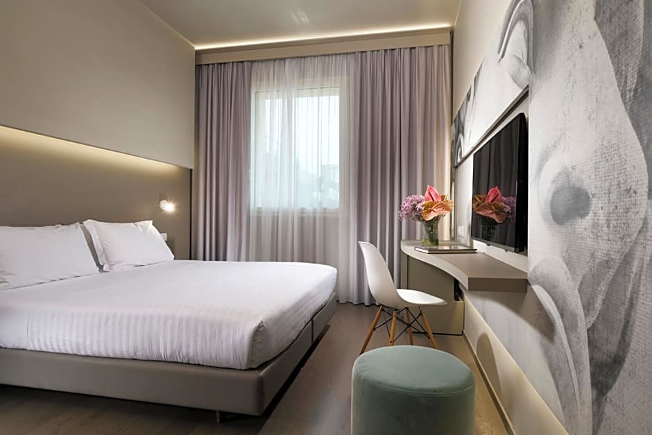 Hotel Glance In Florence