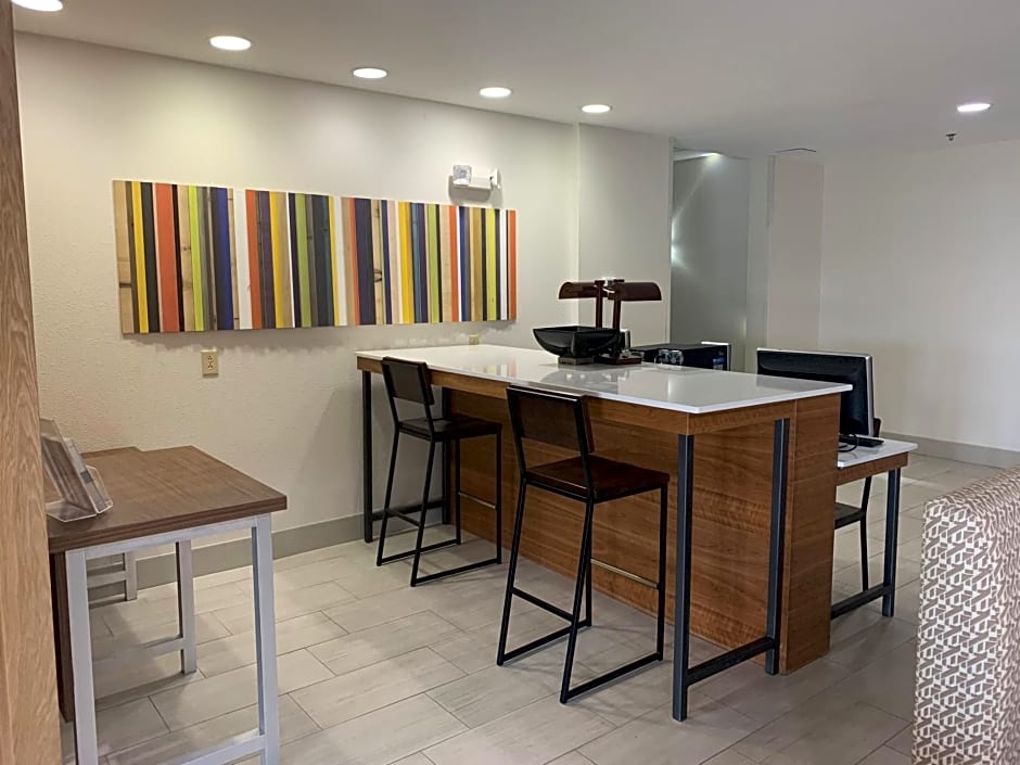 Holiday Inn Express Mccomb Hotel By IHG