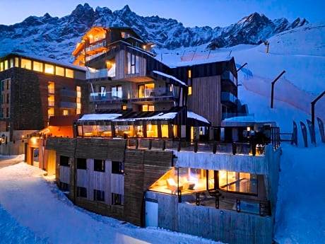 Bergman Mountain Hotel