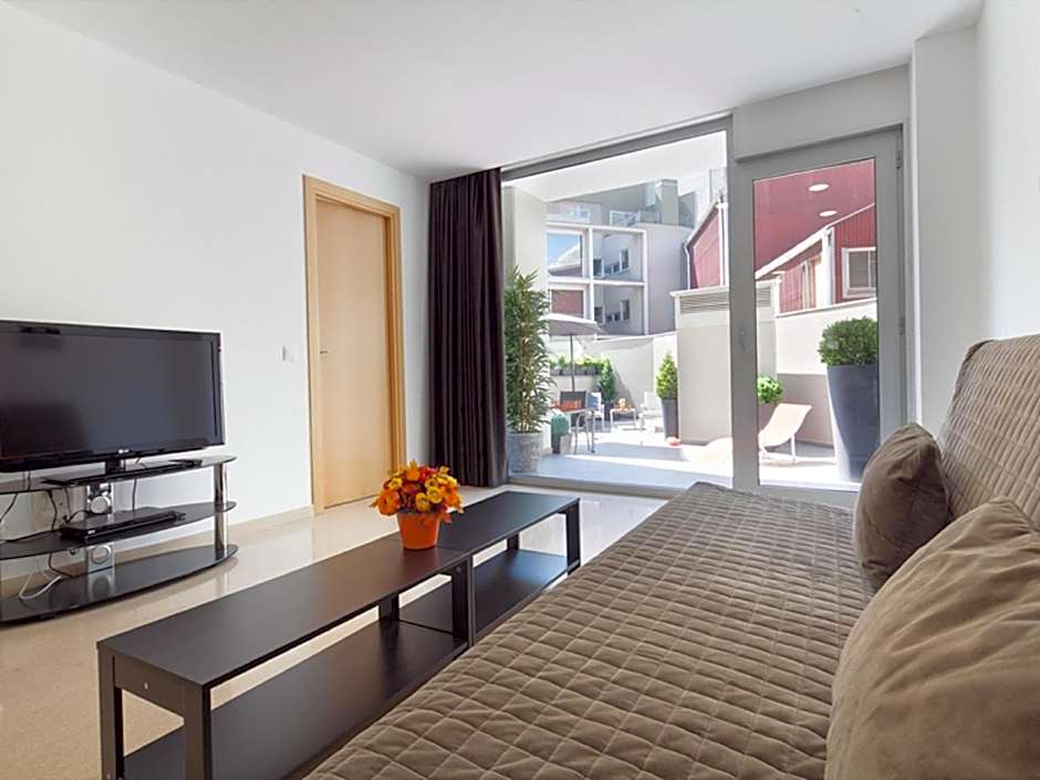 Charmsuites Paralel Apartments
