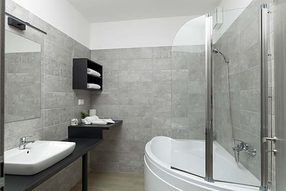 Parizs Garden Apartments