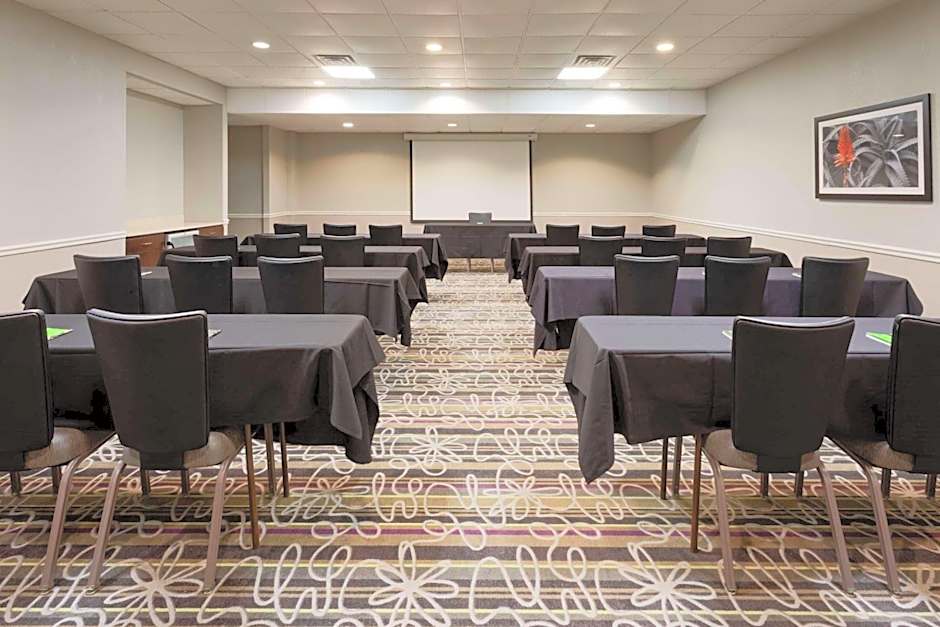 La Quinta Inn & Suites by Wyndham Minneapolis Bloomington West