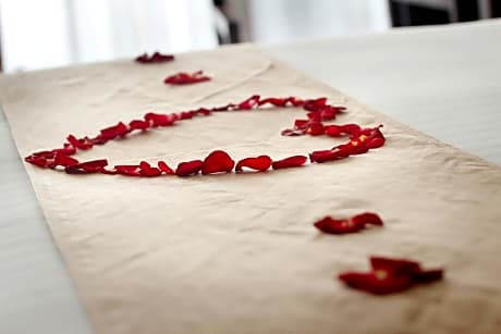 Special Offer - Honeymoon Package at One-Bedroom Villa with Private Pool and Bathtub
