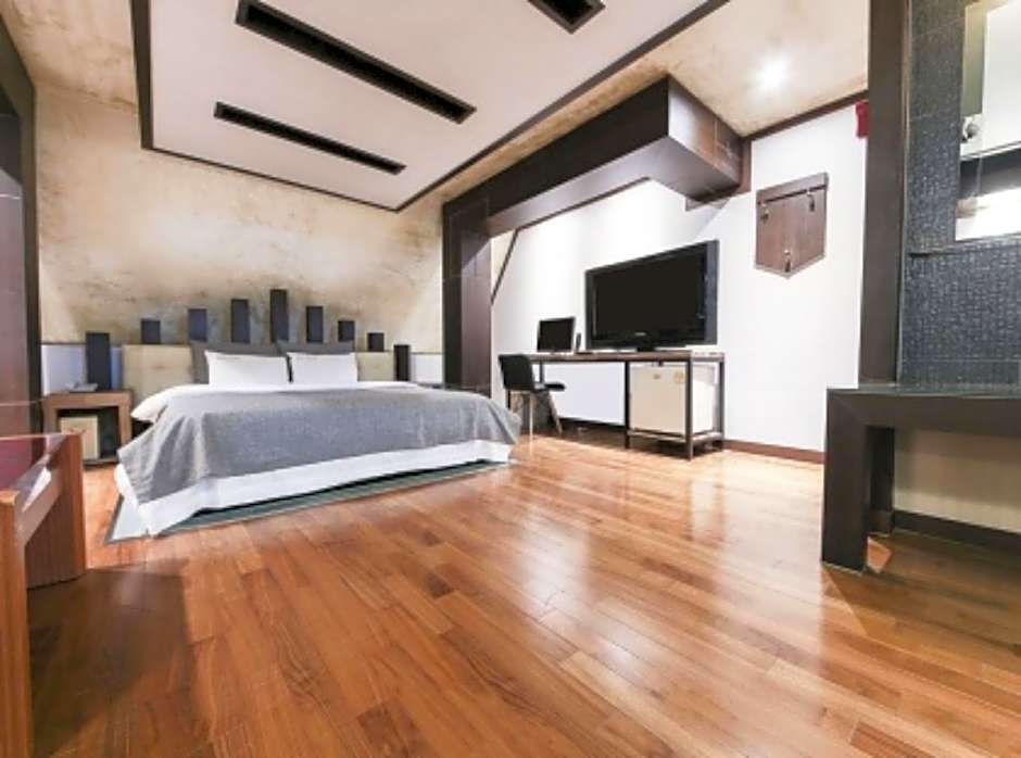 Mate Hotel