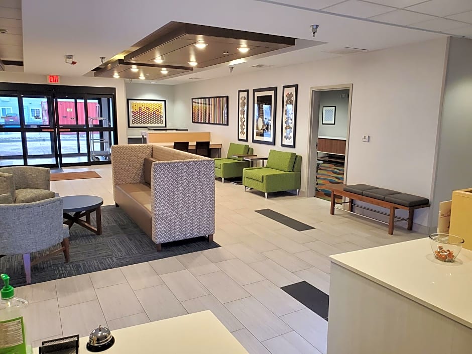 Holiday Inn Express & Suites Junction City By IHG