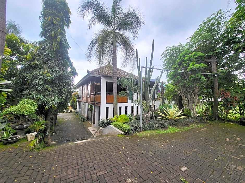 RedDoorz Syariah Near Wisata Durensewu Pandaan