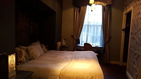 Twin Room with Private Bathroom