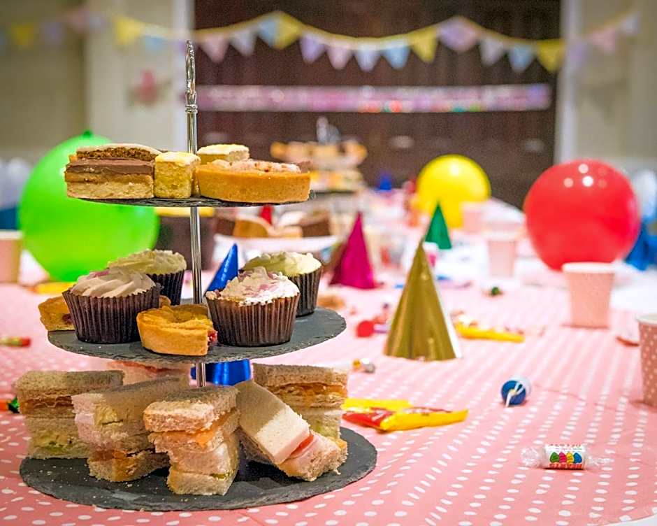 Holiday Inn Cardiff - North M4 By IHG