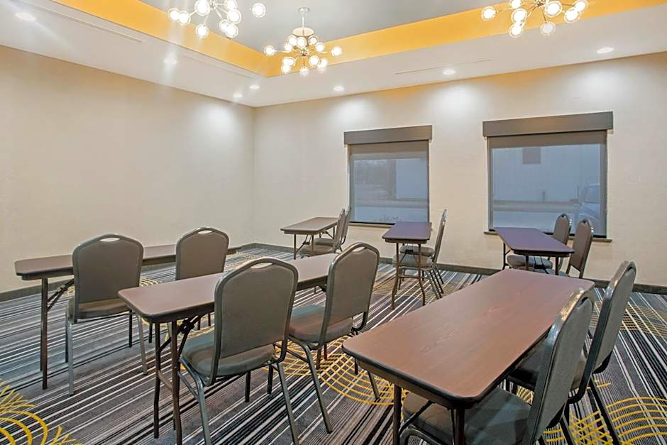 La Quinta Inn & Suites by Wyndham Ponca City