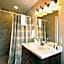 Peach Tree Inn & Suites