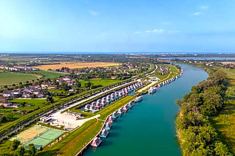 Marina Azzurra Resort