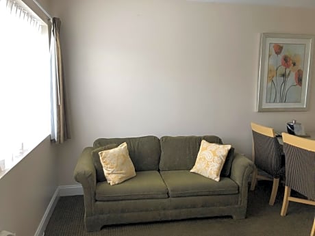 Two-Bedroom Suite - Free Parking