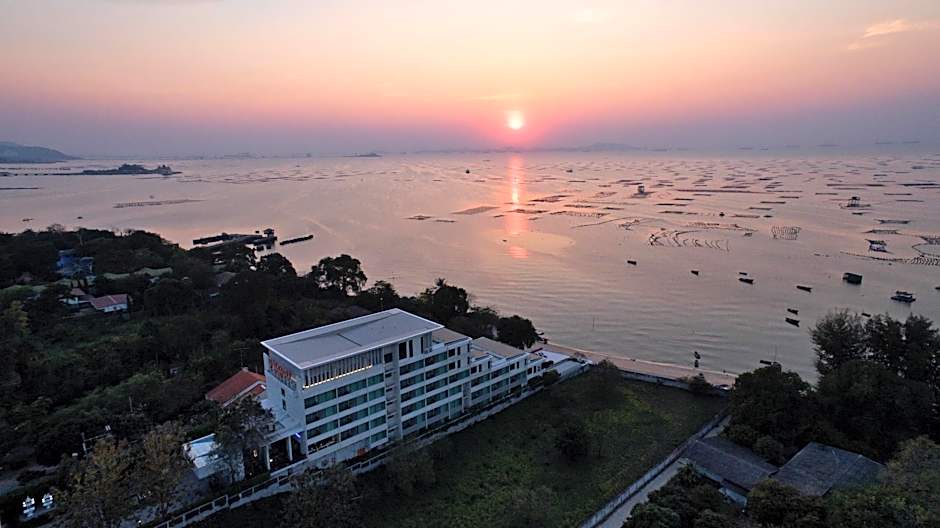 Balcony Seaside Sriracha Hotel & Serviced Apartments