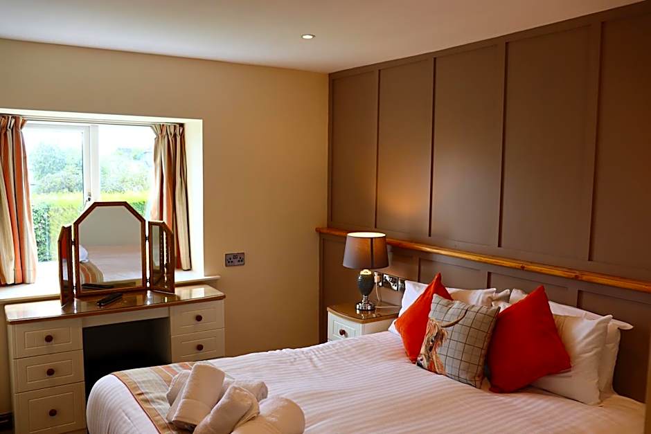 Lion Hotel & Studio Apartments