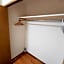 honeys guest house elevator , wash machine, huge closet space, private bathroom, walk to skytree in 10 minutes