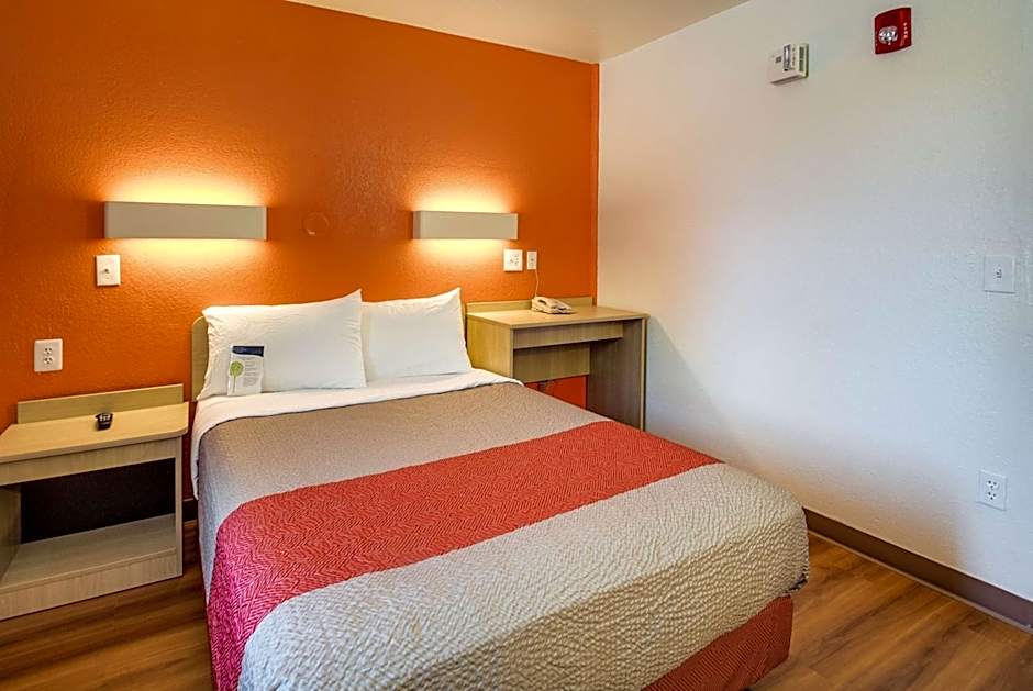 Motel 6-Lenexa, KS - Kansas City Southwest