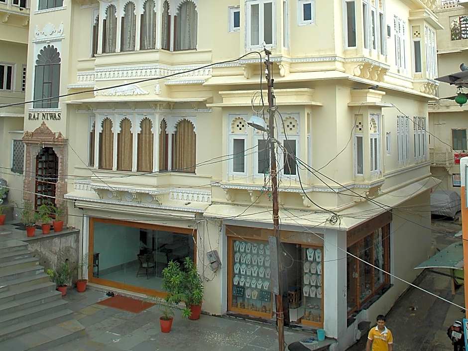Raj Niwas Hotel