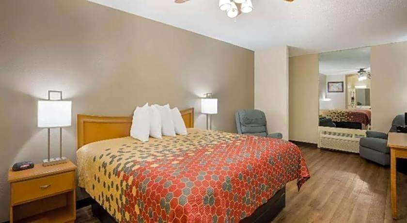 Econo Lodge Live Oak