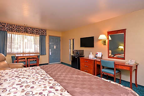 1 King Bed-Nonsmoking-Free Wifi-Microwave- Minifridge-Coffeemaker-Hairdryer-Flat Panel