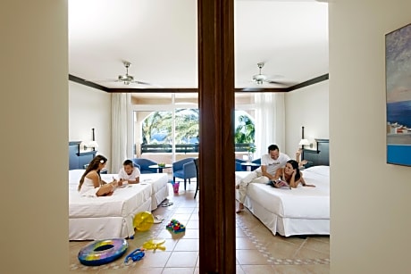 Family Room with Sea View