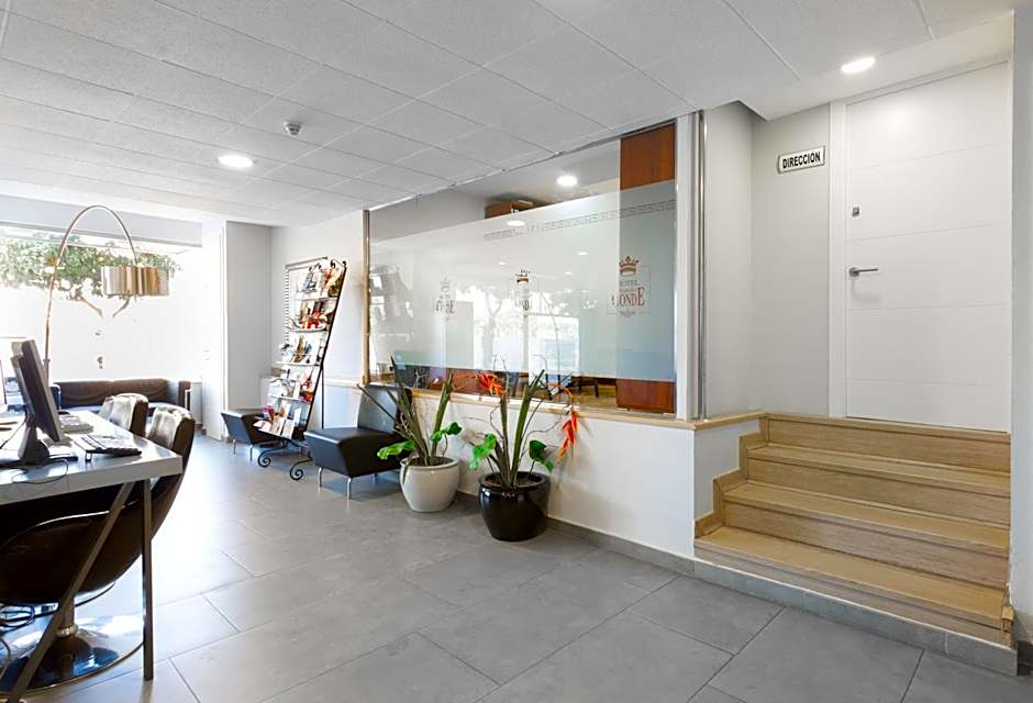 Hotel Familia Conde