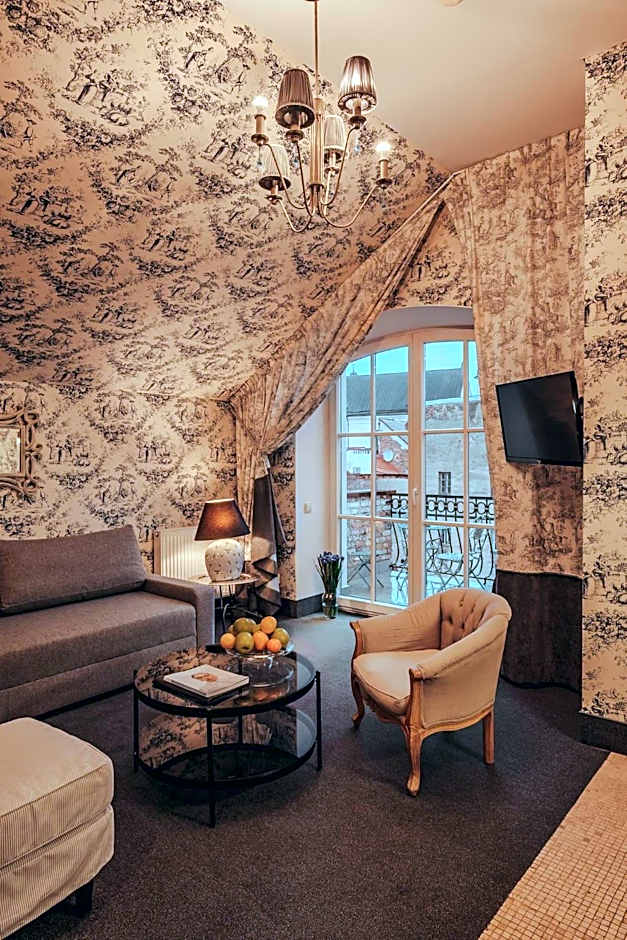 Moon Garden Old Town Hotel