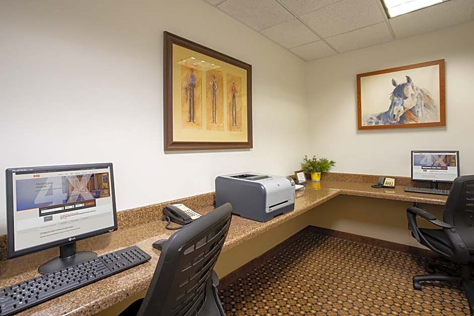 Holiday Inn Express Hotel & Suites Lander By IHG